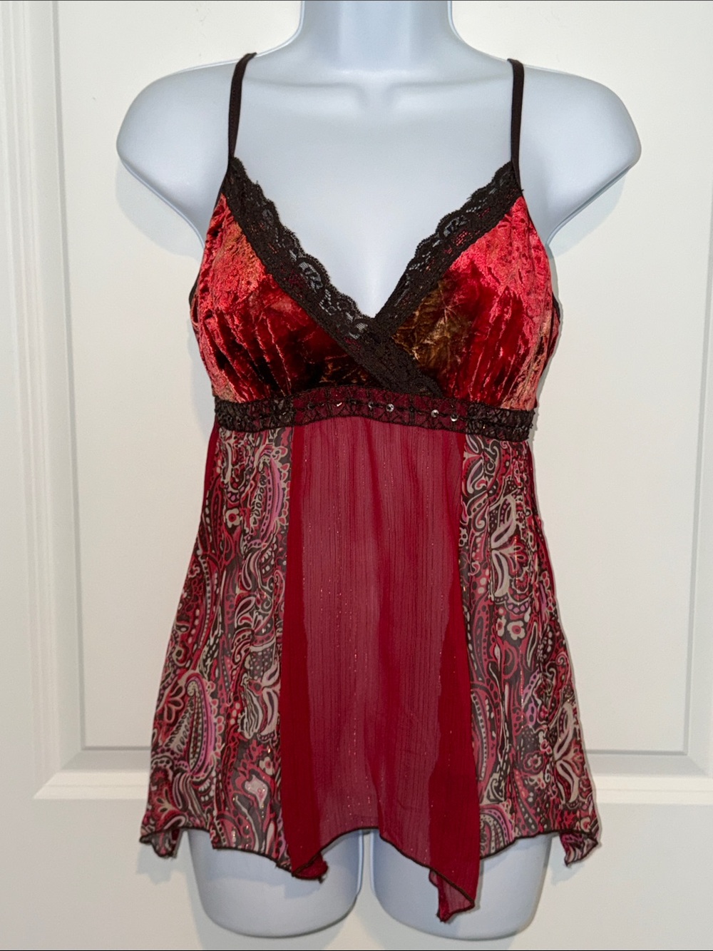Vintage Y2K Red Velvet Paisley Camisole Top – Lace Trim Sheer Hanky Hem Cami